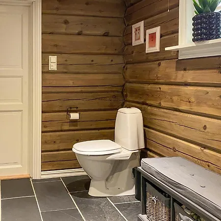 Schönes Haus Mit 3 Schlafzimmern In Straumgjerde Brunstad