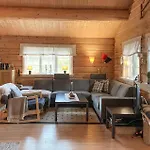 3 Bedroom Beautiful In Straumgjerde Brunstad